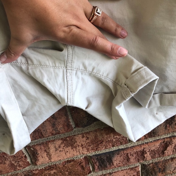 ✨5/$15 { VINTAGE AMERICA BLUES } Tan Kahki Mid Thigh Short - Picture 8 of 12